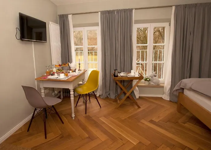 Unter Den Linden 3*